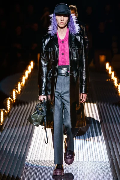 Look 19